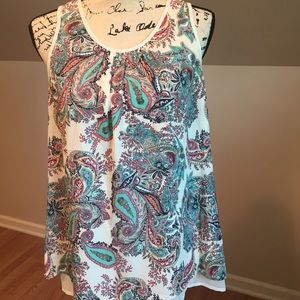Pretty paisley flowy sleeveless blouse